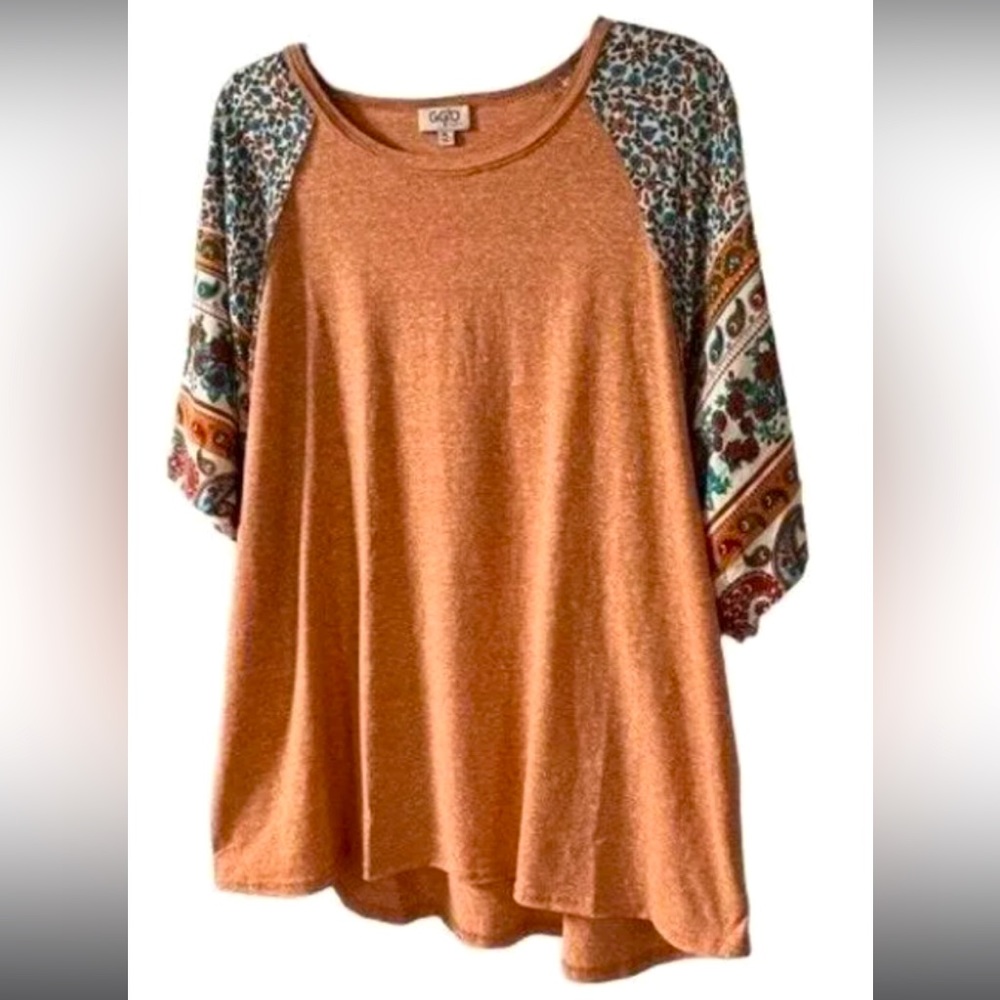GiGio Plus Size XL - Woman’s short sleeve orange crème blouse with print sleeve